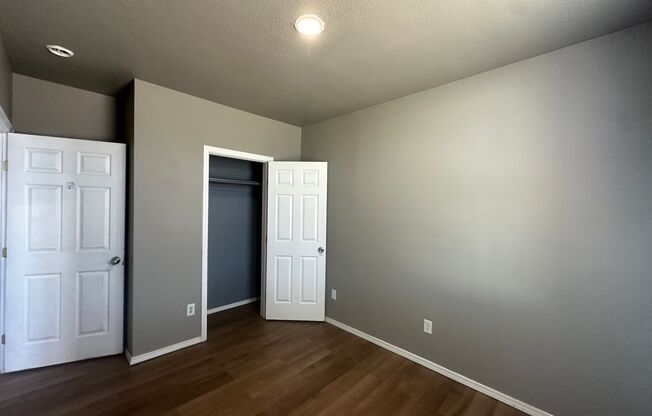 2 beds, 1 bath, 675 sqft, $750, Unit A