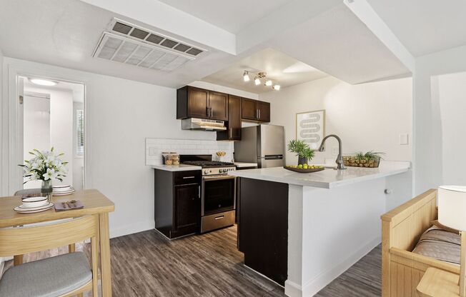 Studio, 1 bath, 383 sqft, $1,000, Unit 1056