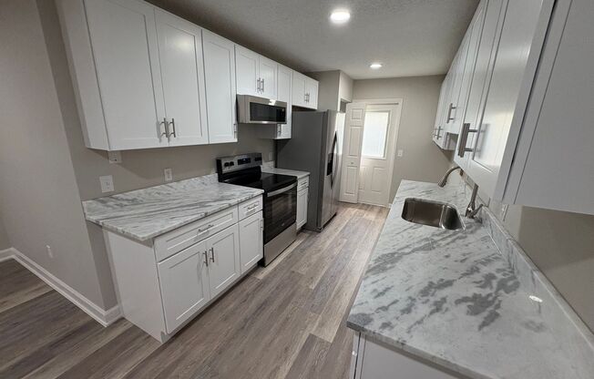 3/2 Condo - Fully Renovated and Near Downtown!