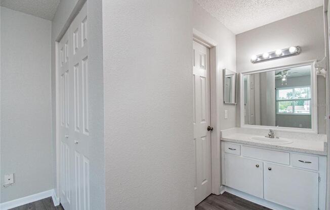 2 beds, 2 baths, 864 sqft, $1,400
