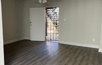 2 beds, 1 bath, $2,550, Unit 09