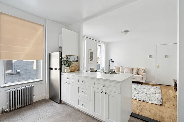 290 NASSAU AVE