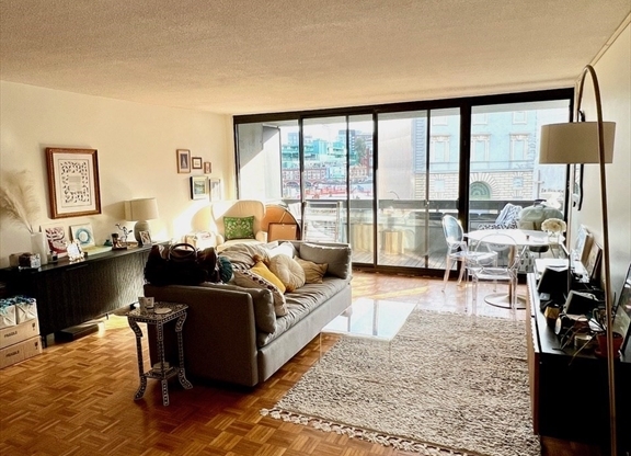 566 Commonwealth Ave