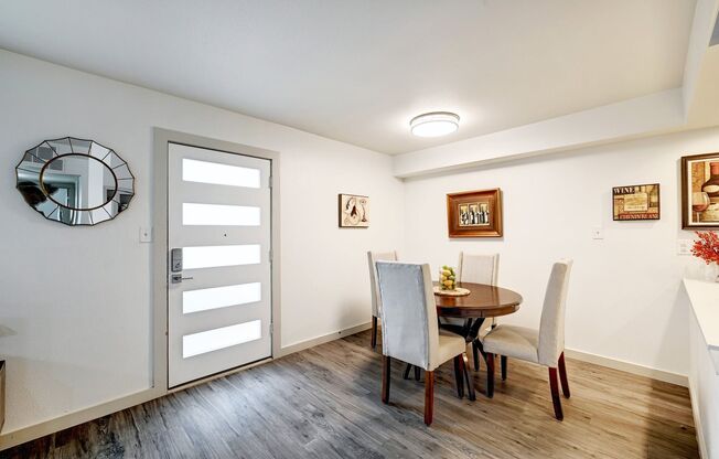 2 beds, 1 bath, 860 sqft, $1,749, Unit 105