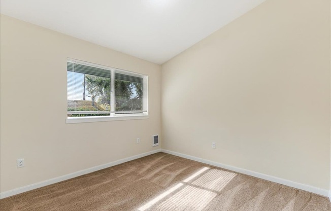Cascade Woods bedroom with window