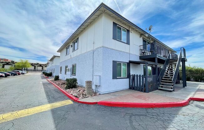 2 beds, 1 bath, $1,295, Unit 221