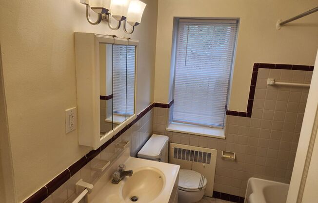2 beds, 1 bath, 897 sqft, $2,305, Unit G-17