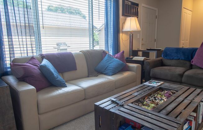 2 beds, 1 bath, 950 sqft, $1,595, Unit 146207