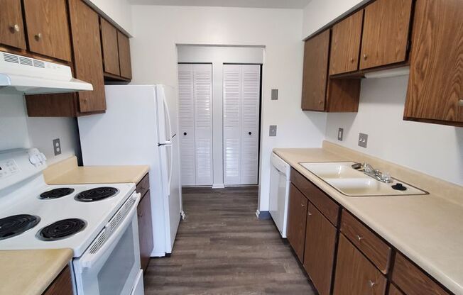 2 beds, 1 bath, 956 sqft, $1,050, Unit 3713-2A