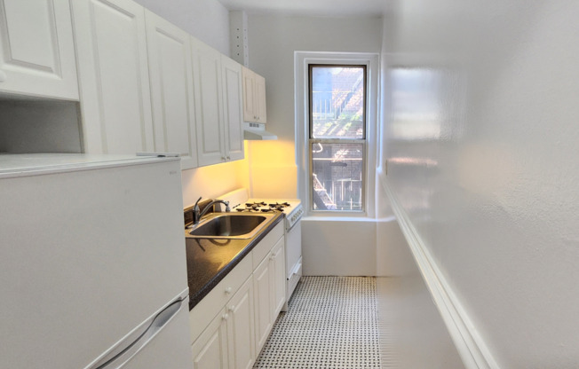 1 bed, 1 bath, $1,875, Unit 33E