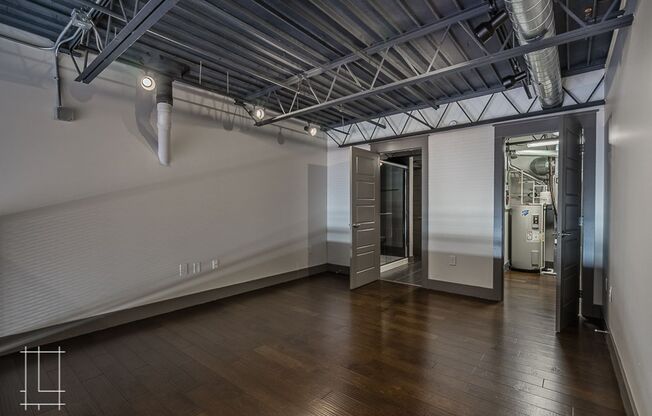 2 beds, 2 baths, $2,450, Unit 727 N. 4th St. Apt. 102