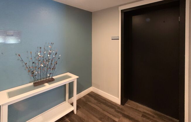2 beds, 1 bath, $2,250, Unit 220