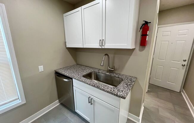 1 bed, 1 bath, $1,200, Unit Unit 2