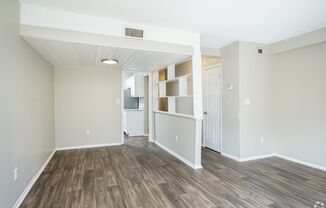 2 beds, 1 bath, 896 sqft, $949, Unit 40