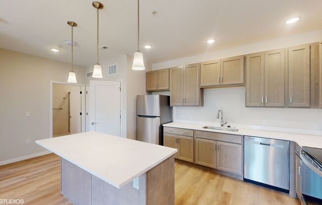 1 bed, 1 bath, 658 sqft, $1,399, Unit 1-204 - 1915 Mattis Apt 204