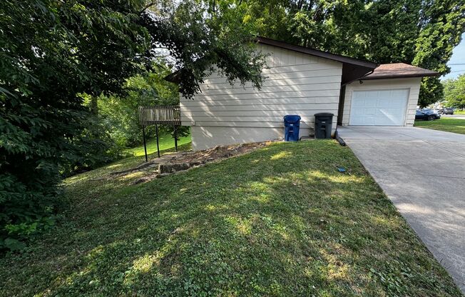 3 Bedroom house in Bettendorf 2 Bath 1 car attached garage with walkout basement