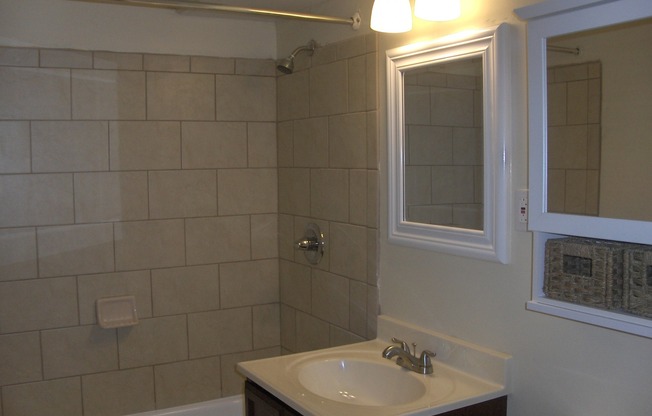 2 beds, 1 bath, 800 sqft, $1,671, Unit 3-W2A