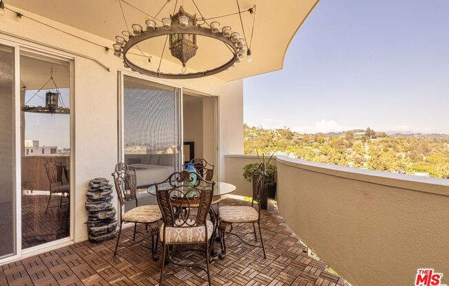 1 bed, 2 baths, 966 sqft, $5,700, Unit 901
