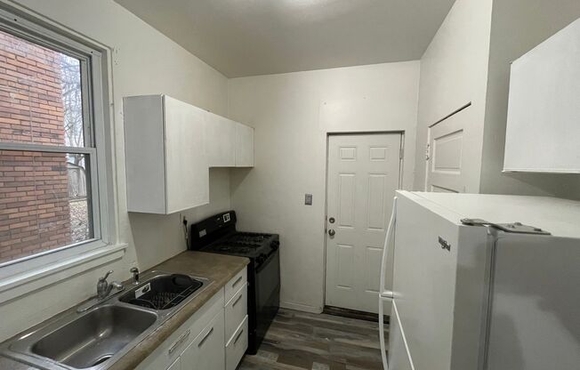 2 beds, 1 bath, $1,400