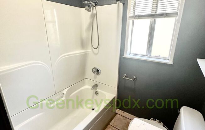 3-Bedroom, 2-Bathroom House with Attached Garage Near Belmont and SE 45th