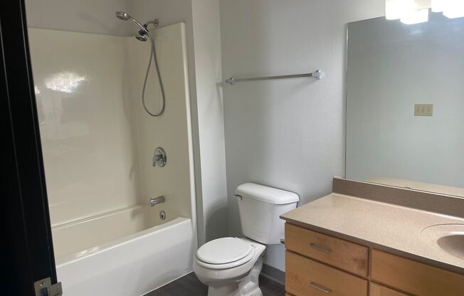 2 beds, 1 bath, 856 sqft, $1,900, Unit 602