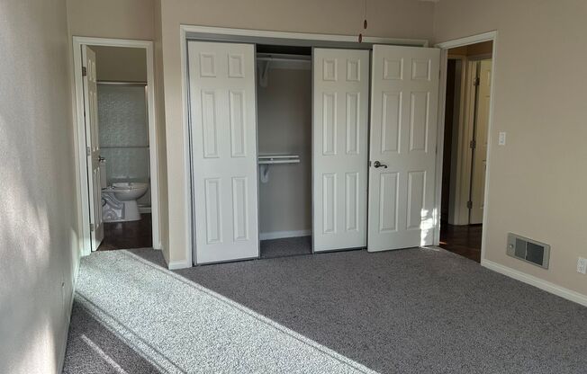 2 beds, 2 baths, 880 sqft, $2,780, Unit D-9