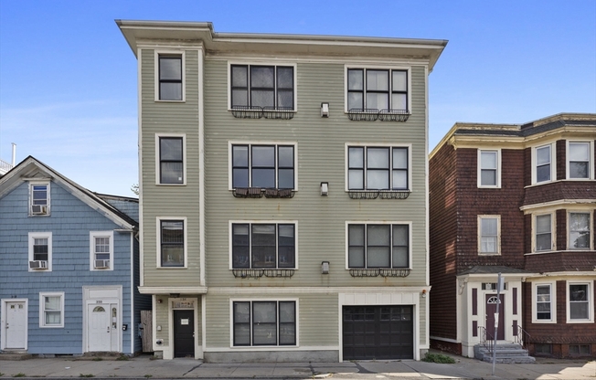 2 beds, 2 baths, 1,284 sqft, $3,850, Unit 4