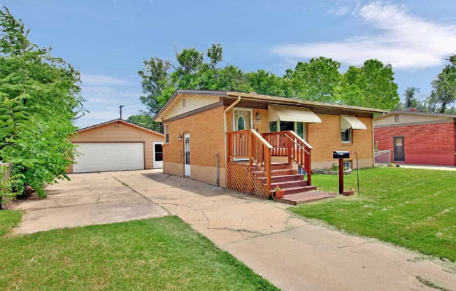 2114 S GLENN