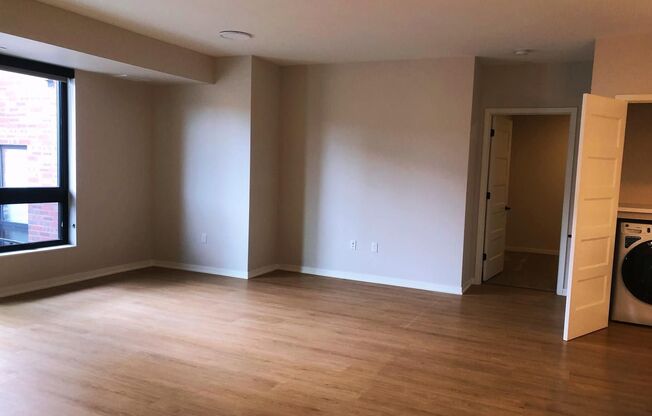 1 bed, 1 bath, 1,013 sqft, $2,989, Unit 102
