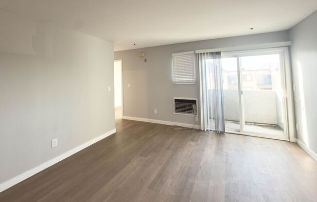 1400 Venice Blvd.- Modern Living in the Heart of Venice – Renovated 2 Bedroom Units