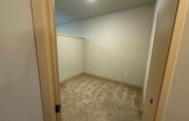 Studio, 1 bath, 557 sqft, $1,565, Unit 104-107