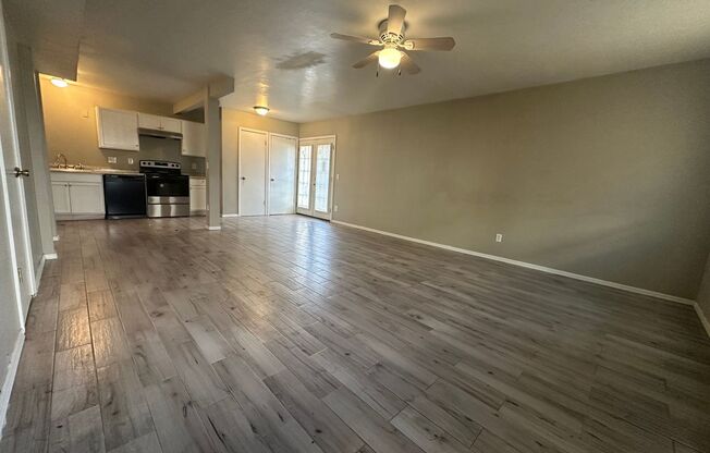 Super Cute 2 Bedroom 1.5 Bath CONDO * PRIME Location *