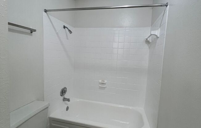 1 bed, 1 bath, 660 sqft, $1,000, Unit 202