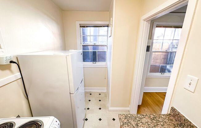 Studio, 1 bath, 365 sqft, $995, Unit 111