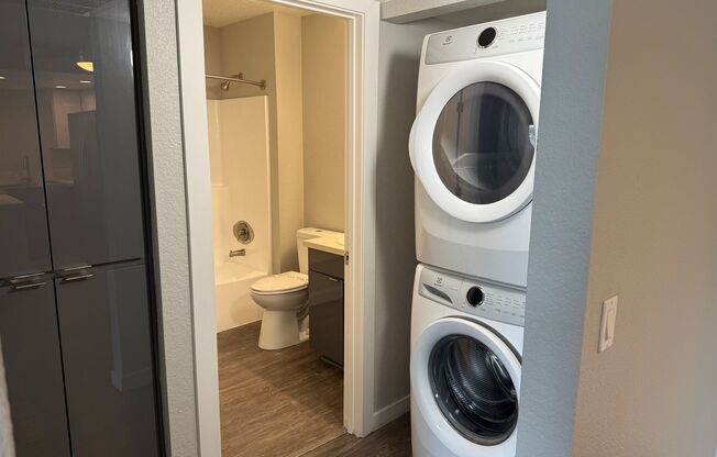 2 beds, 2 baths, 910 sqft, $2,695, Unit 8H