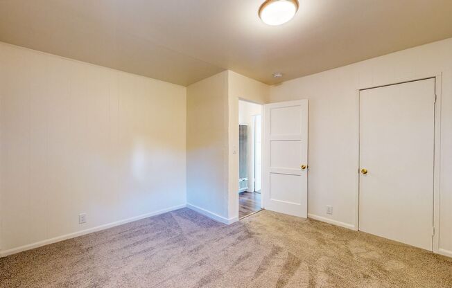 2 beds, 1 bath, $2,500, Unit 10139