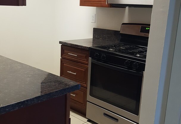 1 bed, 1 bath, $2,050, Unit 49-10