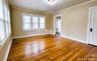 Vintage 1 BD | 1 BA End Unit - Hawthorne Belmont