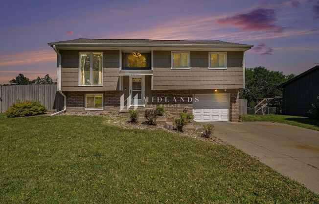 Millard 3 Bed / 2 Bath Split Entry