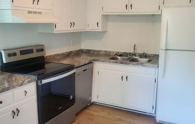 "Bright & Spacious 1BR/1BA with Open Concept – Perfect for UT Students"