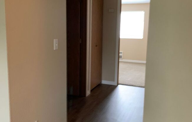 1 bed, 1 bath, 690 sqft, $1,295, Unit Bluff-19