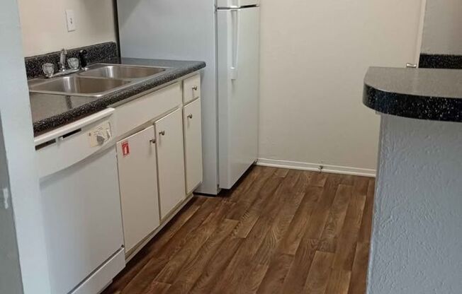 1 bed, 1 bath, 445 sqft, $950, Unit 620