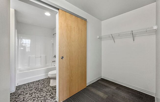 2 beds, 2 baths, 1,000 sqft, $1,200, Unit 601