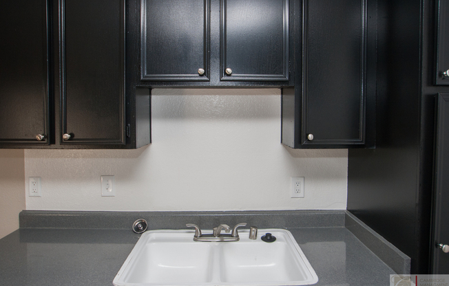 2 beds, 1 bath, 850 sqft, $1,825, Unit 35