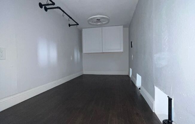 Studio, 1 bath, $985, Unit C