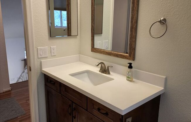 2 beds, 2.5 baths, $2,450, Unit Unit 1105
