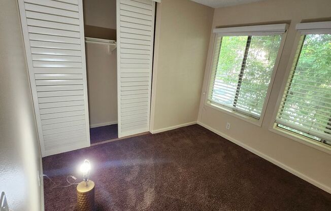 3 beds, 2 baths, $3,000, Unit APARTMENT 1