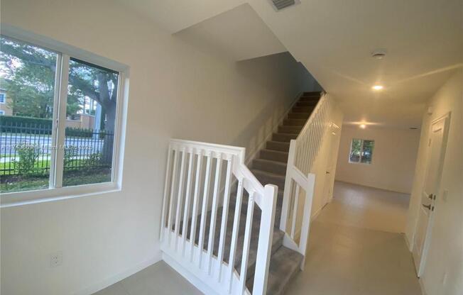5195 SW 37 ST