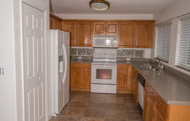 3/2.5 with 2-car garage in Maitland