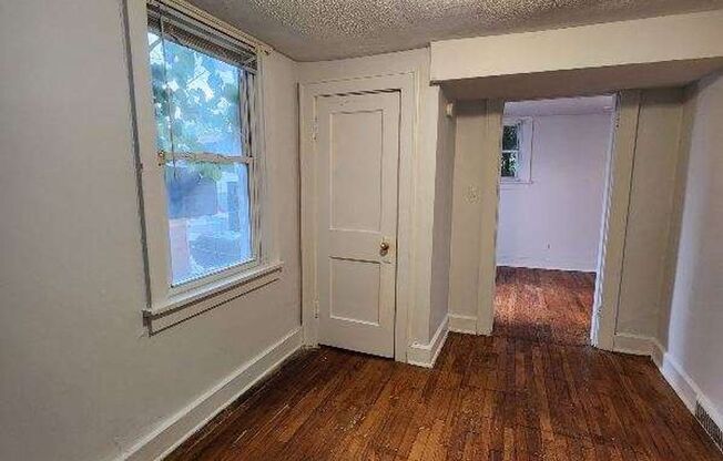 1 bed, 1 bath, 700 sqft, $750, Unit Unit 5